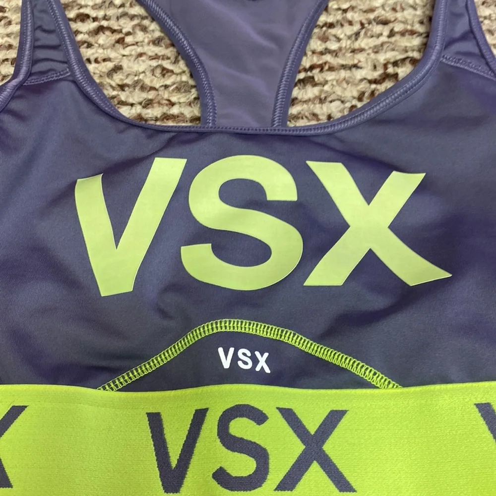 Victoria’s Secret Pink sports bra‎